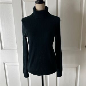 Bloomingdale's teal color Cashmere-Feel Turtleneck Sweater, woman size small,
